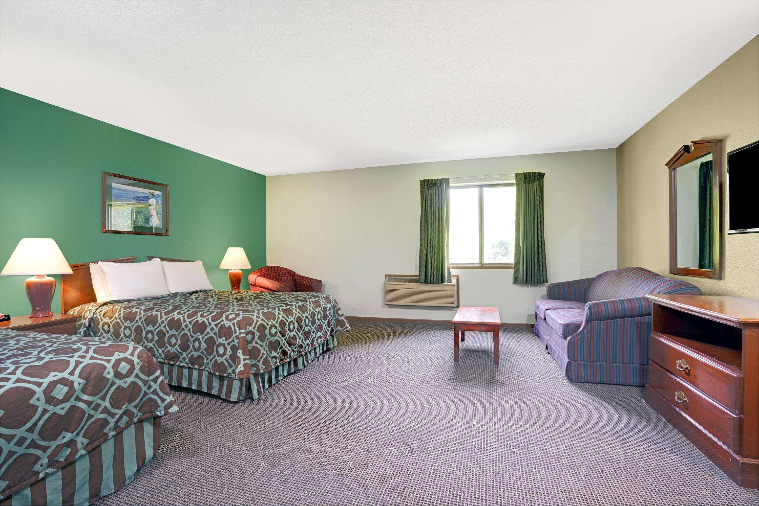 Super 8 By Wyndham Hudson Hotel Exterior photo