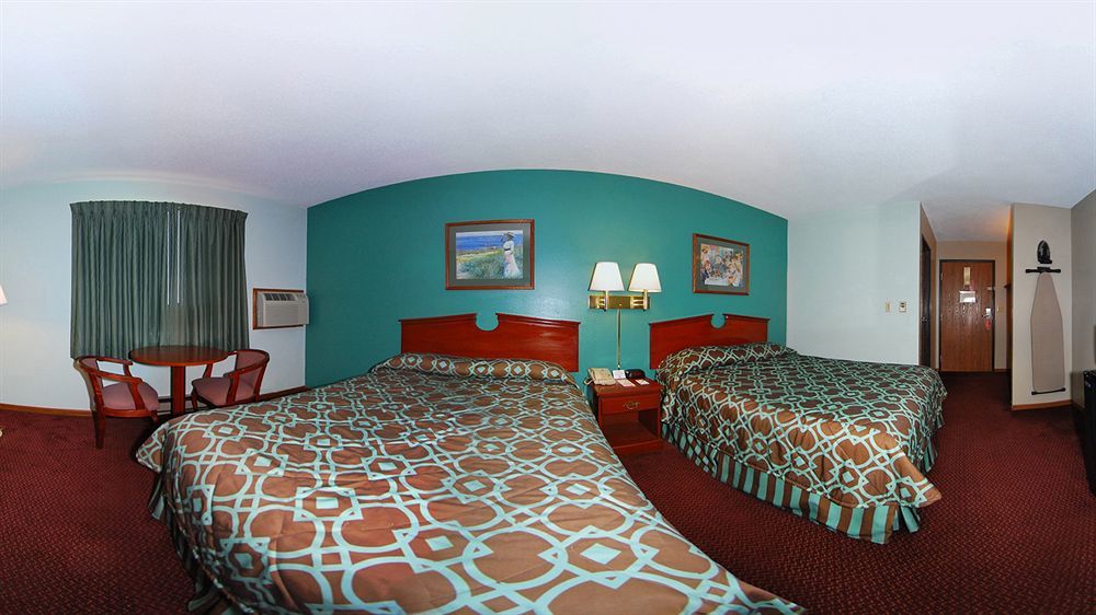 Super 8 By Wyndham Hudson Hotel Exterior photo